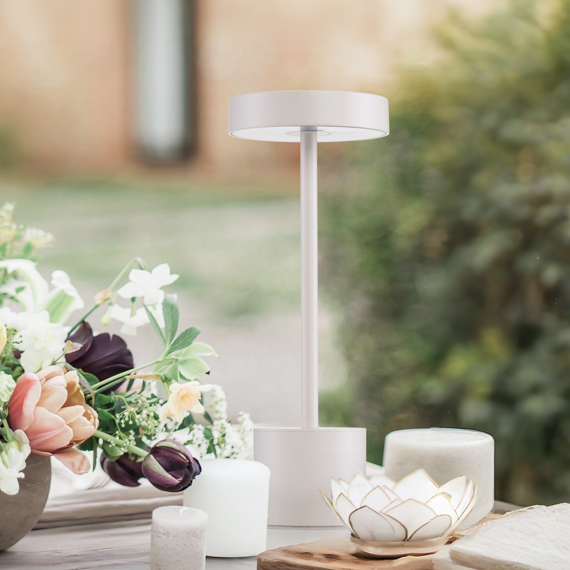 Nova Luce Fumo - tafellamp met usb-poort - Ø 11,8 x 30 cm - 2W dimbare LED incl. - IP54 - zandwit