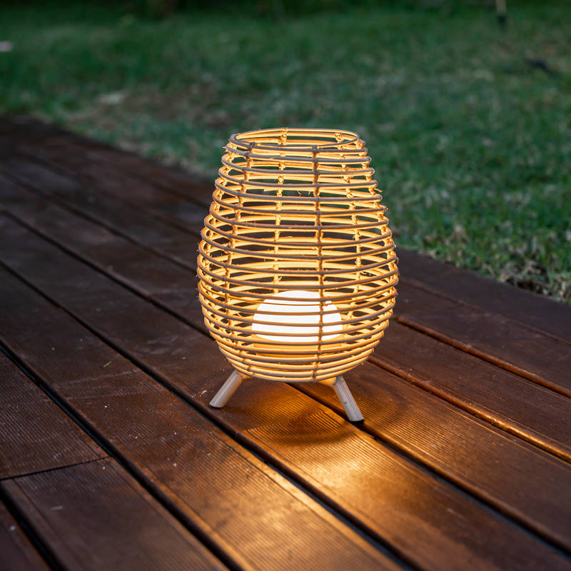 SHOWROOMMODEL - New Garden Bossa 30 -  tafellamp met draagbare oplaadbare lichtbron en afstandsbediening - Ø 22,5 x 32,5cm - 9W LED incl. - IP54 - rotan