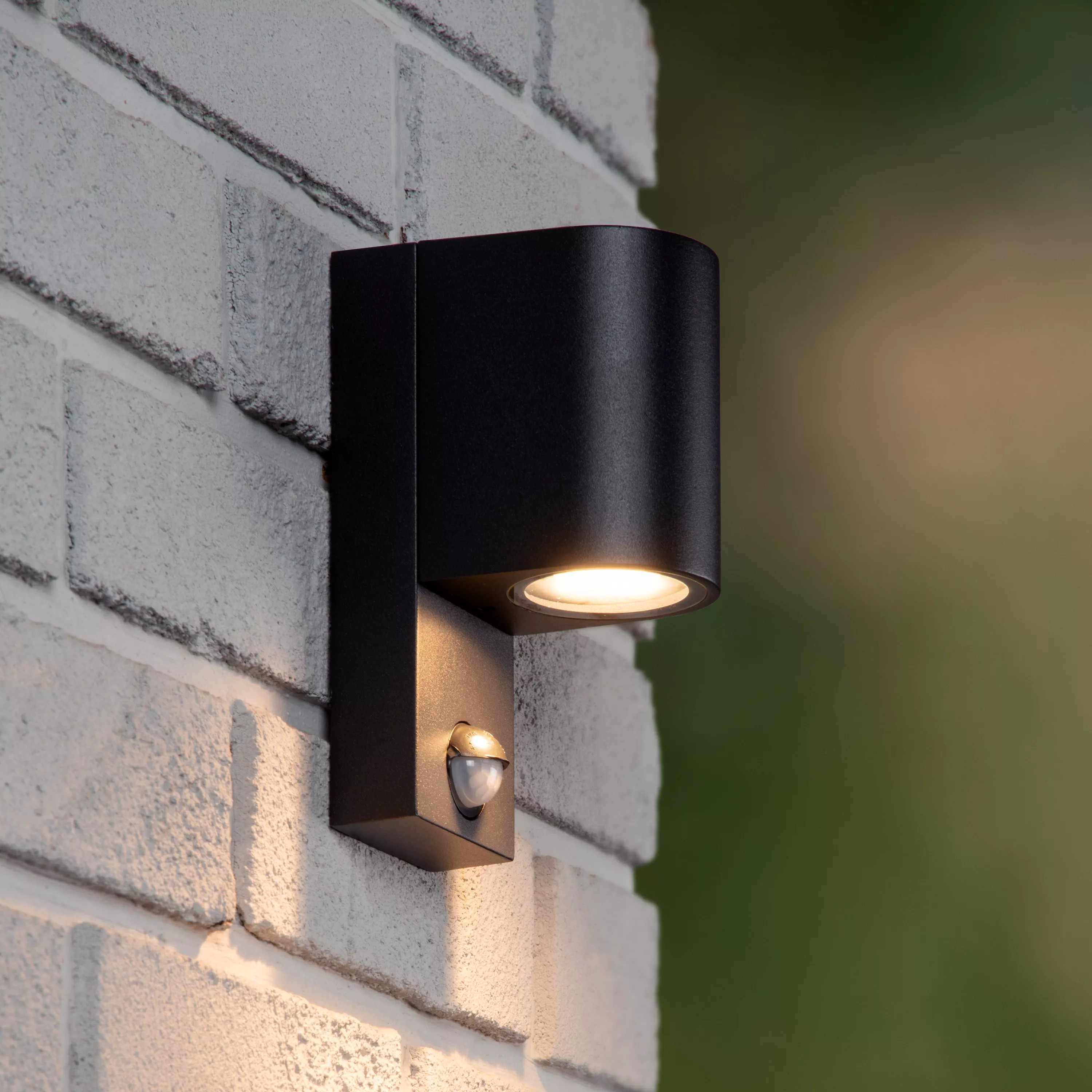 Lucide Zaro Round - Buiten Wandlamp Met Sensor - 7 X 10, 4 X 17 Cm - IP65 - Zwart