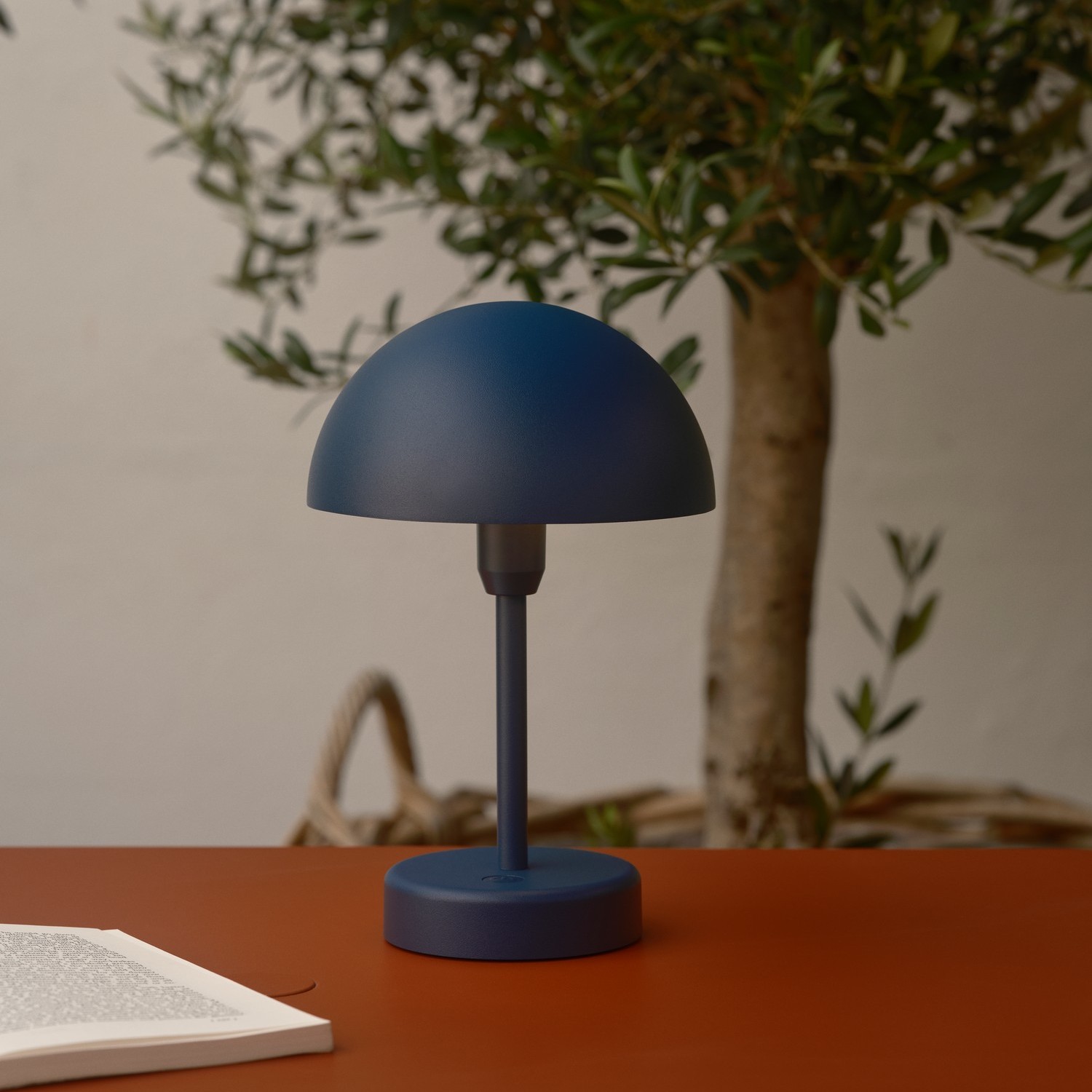 Nordlux Ellen To-Go - Draadloze Buiten Tafellamp Met Laadstation - Ø 16 X 25 Cm - 3 Stappen Dimbare - 3W Led Incl. - IP44 - Blauw