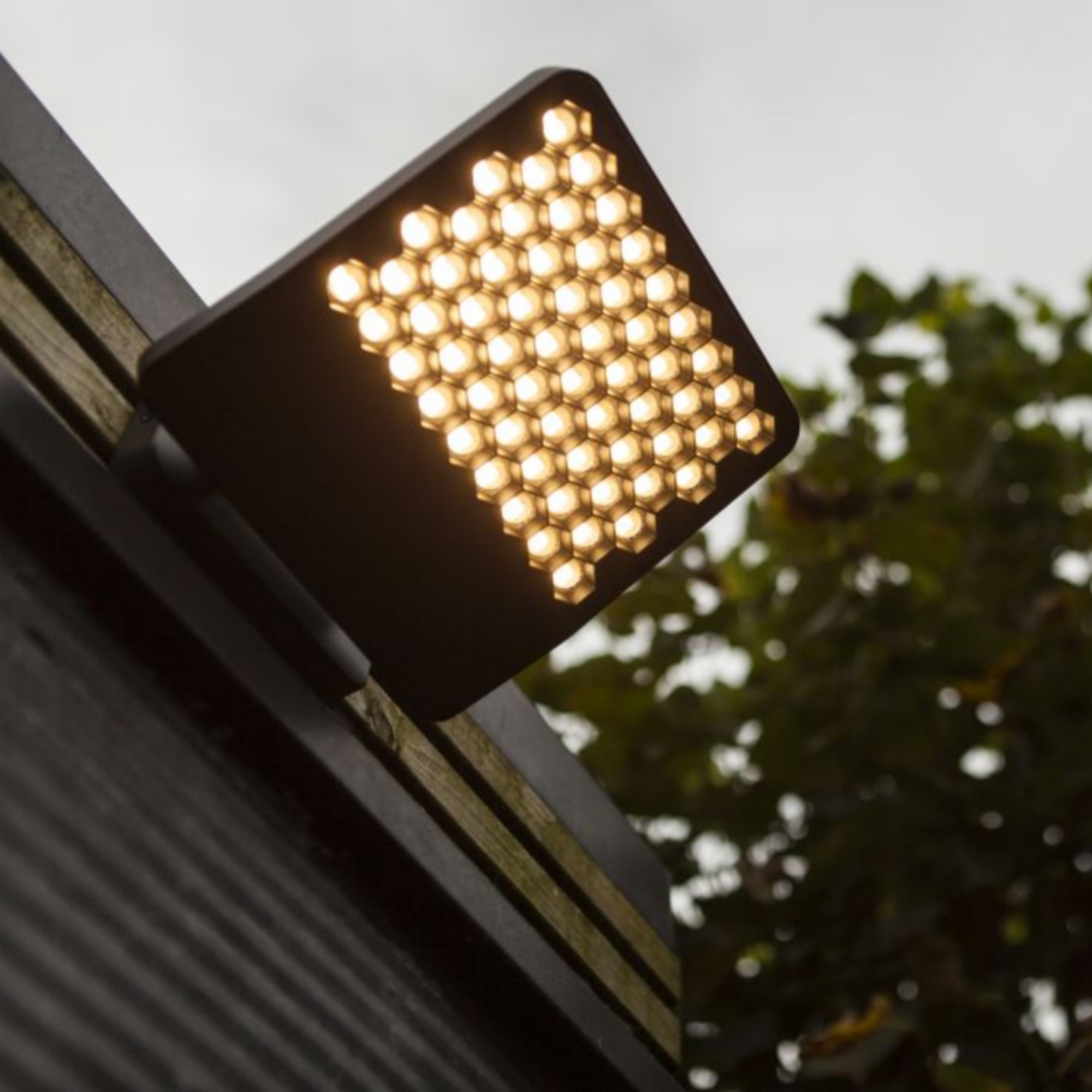 Lutec Atlantis - verstraler - 22,2 x 20,1 x 10,8 cm - 24W LED incl. - 4000K - IP54 - donker grijs