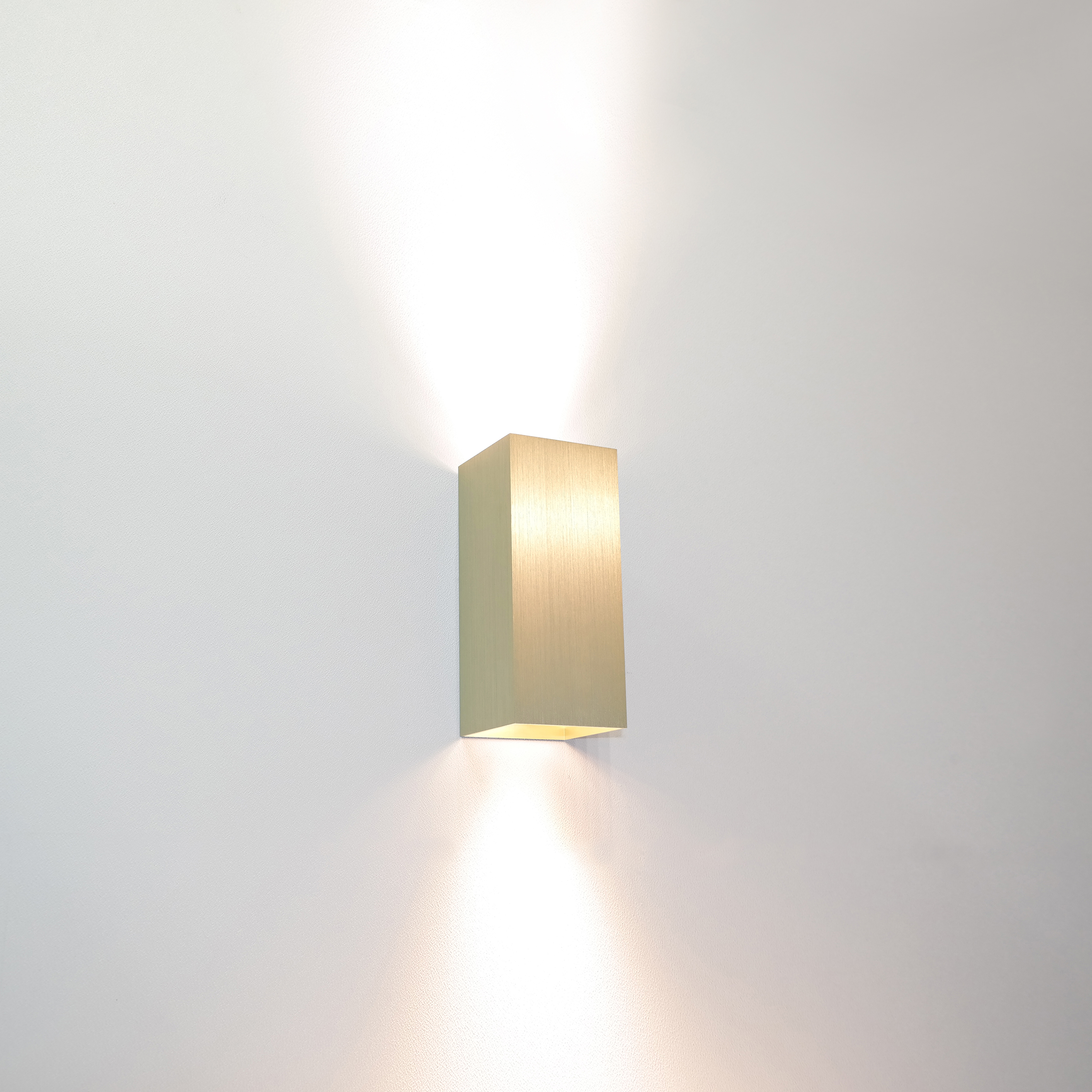 Artdelight Dante - Wandverlichting - 6, 7 X 6, 7 X 15, 4 Cm - Mat Goud