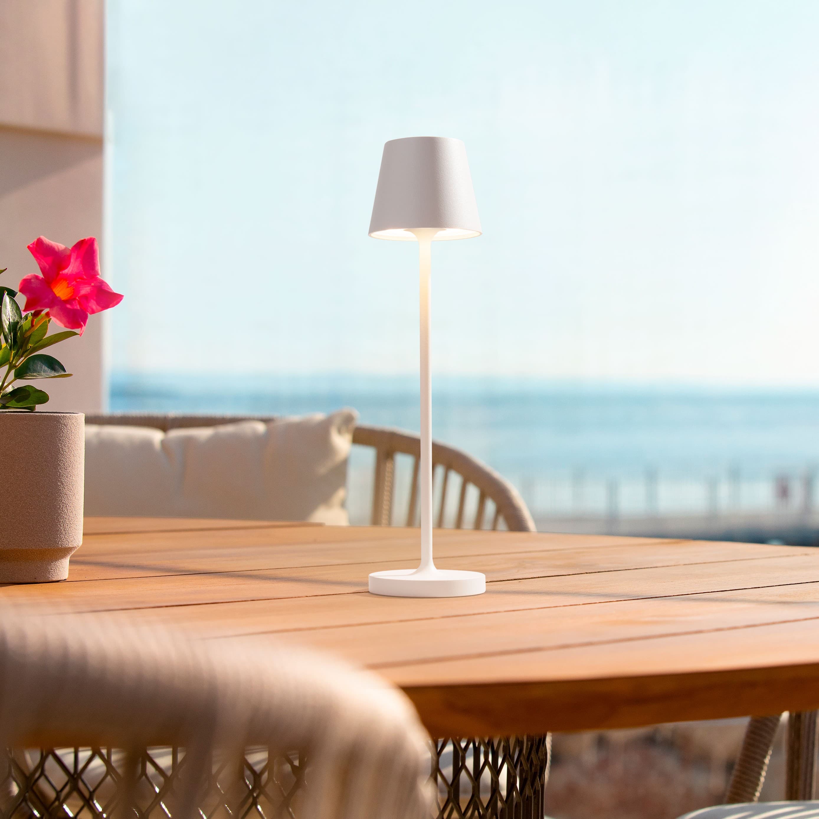 Nova Luce Petit - tafellamp met usb-poort - Ø 7 x 28 cm - 2W dimbare LED incl. - IP54 - wit
