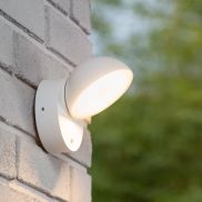 Lucide Finn - buiten wandlamp met sensor - 13,5 x 11 x 13,2 cm - 12W LED incl. - IP54 - wit
