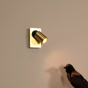 Lucide Nigel - wandverlichting met schakelaar en USB-poort - 16 x 10 x 11,8 cm - 5W dimbare LED incl. - mat goud