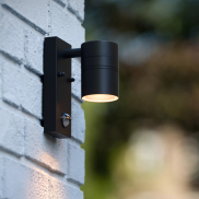 Lucide Arne 1 - buiten wandverlichting met bewegingssensor - 6,3 x 12 x 16,3 cm - 5W LED incl. - IP44 - zwart