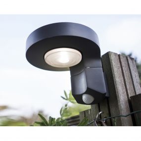 Lutec Diso - buiten wandlamp met sensor op zonne-energie - 17 x 16 x 12 cm - 2W LED incl. - IP44 - donkergrijs