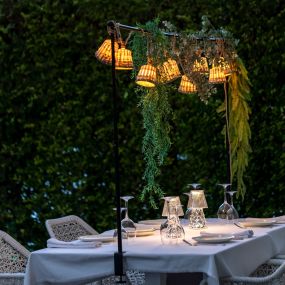 New Garden Garland Lift - Uitschuifbaar tafelframe voor lichtsnoeren - 56-101 x 140-253 cm - zwart
