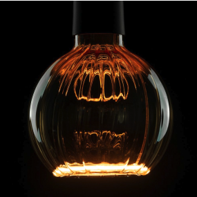 Segula LED lamp - Floating Globe Straight - Ø 12,5 x 16,5 cm - E27 - 6W dimbaar - 1900K - amber