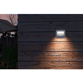 Calex Spot On Outdoor - buiten wandverlichting met dag/nachtsensor en bewegingssensor op batterijen - 9,4 x 3 x 8,2 cm - IP44 - wit