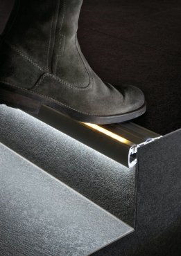 Klus STEP - LED profiel voor trapranden - 4,1 x 8 cm - geanodiseerd zilver