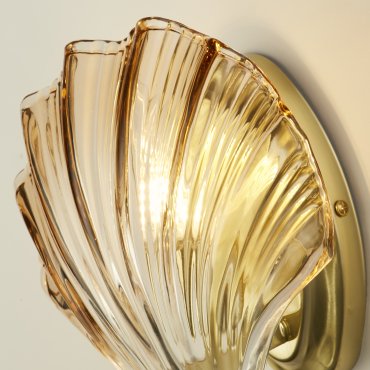 Searchlight Shell - wandlamp - 20 x 22 cm - IP44 - satijn messing en amber