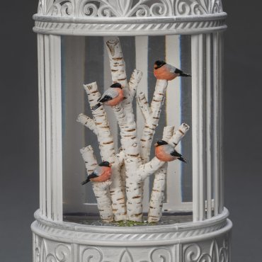 Konstsmide kerstverlichting - sneeuwlantaarn met 4 vogels op batterijen - Ø 12 x 25,5 cm - antiek wit