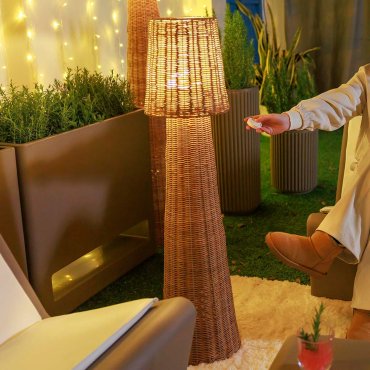 New Garden Lola 110 Nature - vloerlamp met oplaadbare lichtbron - Ø 26 x 110 cm - 9W LED incl. - dimbaar met afstandsbediening - IP54 - rotan