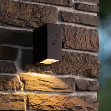 Lucide Bolton - buiten wandlamp met dag- nachtsensor op zonne-energie - 11,2 x 5,8 x 12 cm - 1W dimbare LED incl. - IP54 - zwart