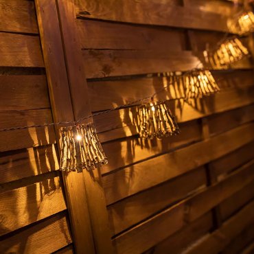 New Garden Carina - lichtslinger - 3,3 meter slinger waarvan 1,5 meter snoer - 10 LED-lampen incl. - IP44 - hout