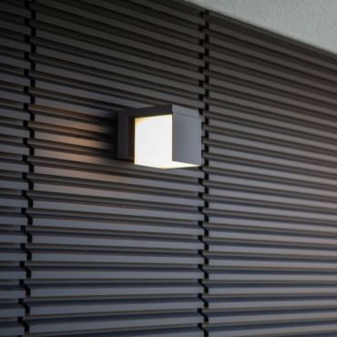 Lutec Cuba - buiten wandverlichting - 10 x 14,8 x 11,6 cm - 12,2W LED incl. - IP54 - zwart
