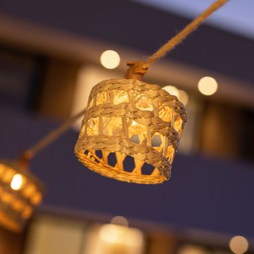 New Garden Alba - lichtslinger op zonne-energie - 8 meter slinger waarvan 3 meter snoer - 10 LED-lampen incl. - IP44 - bruin