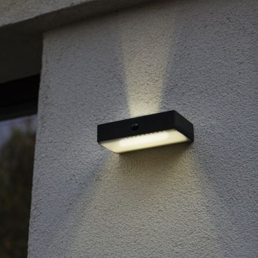 Lutec Fadi - buiten wandverlichting op zonne-energie met bewegingsmelder - slimme verlichting - Lutec Connect - 18 x 10,5 x 4,3 cm - 5W LED incl. - IP54 - zwart