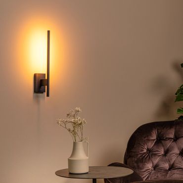 Lucide Finan - wandlamp met USB oplaadpunt - 8 x 14,2 x 48 cm - 6W LED incl. - zwart