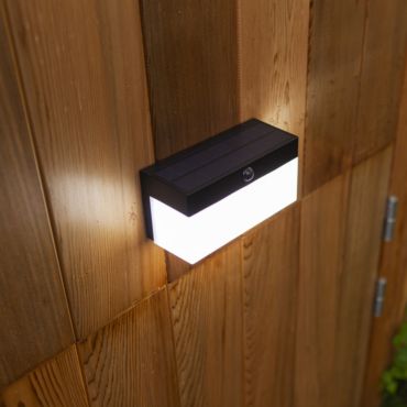 Lutec Fran - buiten wandverlichting op zonne-energie met bewegingsmelder - slimme verlichting - Lutec Connect - 18 x 7,9 x 9,1 cm - 9,7W LED incl. - IP44 - zwart