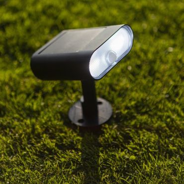 Lutec Ginbo - grondspot op piek en zonne-energie met bewegingsmelder - slimme verlichting - Lutec Connect - 8,6 x 10,9 x 15,5 cm - 7W LED incl. - IP54 - zwart
