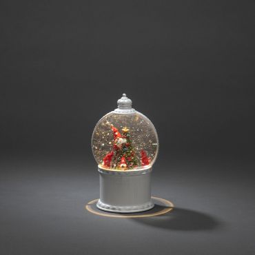 SHOWROOMMODEL - Konstsmide kerstverlichting - sneeuwlantaarn met 4 kerstmannetjes op batterijen - Ø 12,5 x 21 cm - antiek wit