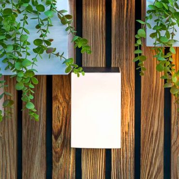 New Garden Wally - wandlamp op zonne-energie met afstandsbediening - 12 x 12 x 18 cm - 5W LED incl. - IP65 - wit - warm witte lichtkleur
