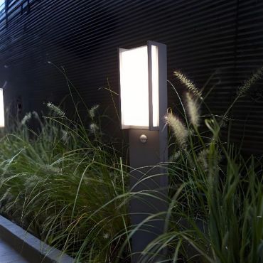 Lutec Qubo - tuinpaal met bewegingsmelder - 11 x 9 x 75 cm - 17W LED incl. - IP54 - donkergrijs