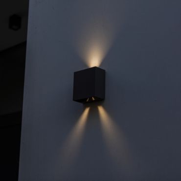 Lutec Gemini Beams - 11 x 11 x 5,4 cm - 7,5W LED incl. - IP54 - zwart - warm wit