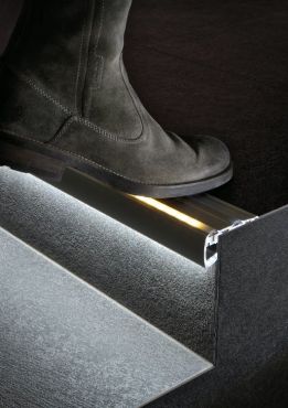 KLUS STEP - LED profiel voor trapranden - 4,1 x 8 cm - zwart