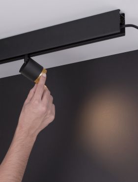 Nova Luce Ultra Slim - rail spot - lichtbundel instelbaar van 15 tot 36 graden - Ø 4,5 cm - 5W DALI dimbare LED incl. - zwart en goud