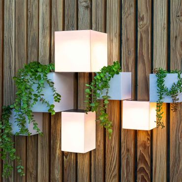 New Garden Wally - wandlamp op zonne-energie met afstandsbediening - 18 x 18 x 18 cm - 9,5W LED incl. - IP65 - wit - warm witte  lichtkleur
