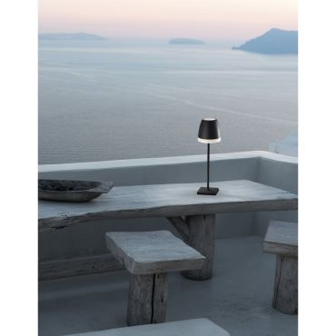 Nova Luce Colt - buiten tafellamp op batterijen - Ø 11 x 38 cm - 1W dimbare LED incl. - IP44 - zandzwart