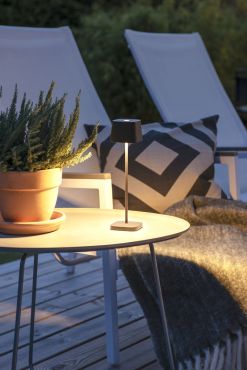 Konstsmide Capri Mini - buiten tafellamp - 7 x 7 x 25 cm - 2,2W dim to warm LED incl. - oplaadbaar - IP54 - zwart