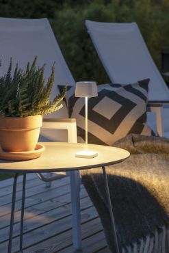 Konstsmide Capri Mini - buiten tafellamp - 7 x 7 x 25 cm - 2,2W dim to warm LED incl. - oplaadbaar - IP54 - wit