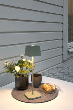 Konstsmide Capri - buiten tafellamp - 10 x 10 x 36 cm - 2,2W dim to warm LED incl. - oplaadbaar - IP54 - groen
