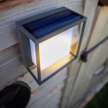 Lutec Curtis - buiten wandverlichting op zonne-energie met bewegingsmelder - 19 x 16,5 x 9,5 cm - 3W LED incl. - IP54 - donkergrijs