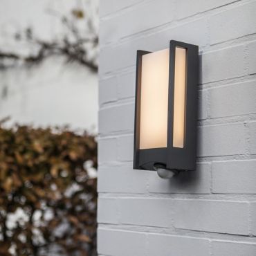 Lutec Qubo - buiten wandlamp met sensor - 11 x 10 x 27 cm - 14W LED incl. - IP54 - antraciet grijs